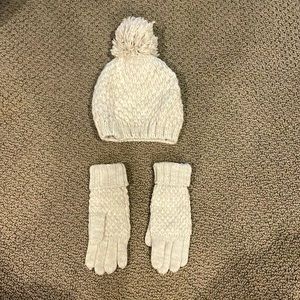 Grey sparkly hat and gloves size 6-8 yrs old.